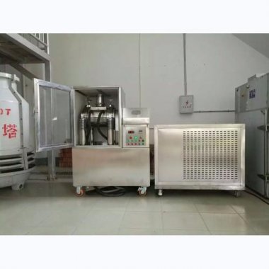 青岛芭乐视频色版APP下载研发生产的大型低温粉碎机组实现完全联动自动化