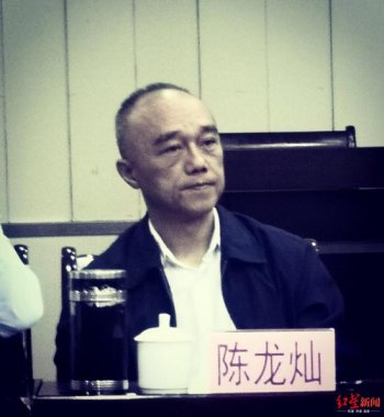  成都市乒协主席代天云芭乐视频在线观看在线下载在18日的会议上做了工作报告
