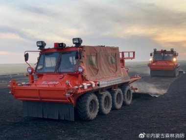 经草原战芭乐视频在线观看在线下载车扑打