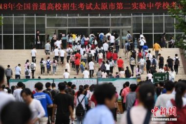 本科第一批、本科第二批、专科批均设置6个平芭乐视频在线观看在线下载行的预科志愿；每个学校志愿内设置6个专业志愿和专业调配志愿